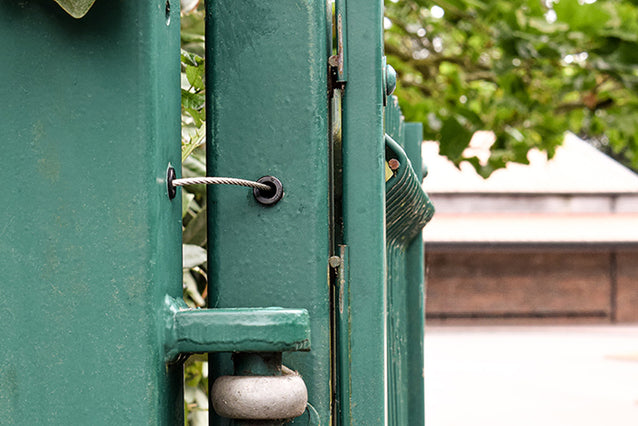 GATE SAFETY RESTRAINER